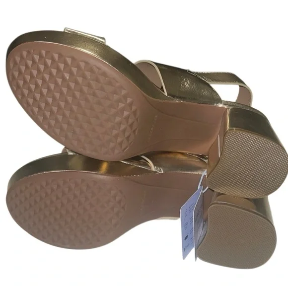 Aerosoles Camilia Gold Metallic Straps Buckle Platform Sandals Size 7 NWOB - Picture 5 of 9